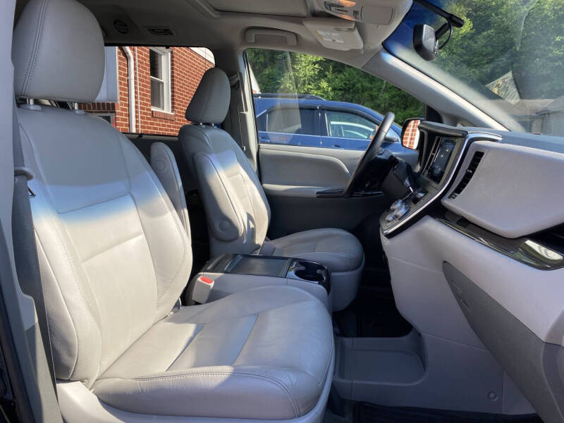 2016 Toyota Sienna XLE 7-Passenger