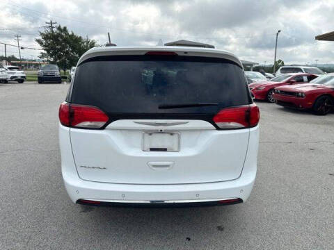 2017 Chrysler Pacifica Touring-L Plus