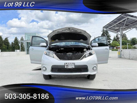 2014 Toyota Sienna SE 8-Passenger