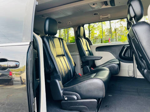 2016 Chrysler Town and Country Touring