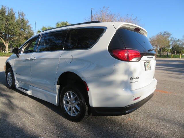 2021 Chrysler Voyager LXi