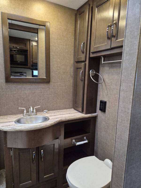 2019 Thor Motor Coach Ace 33.1