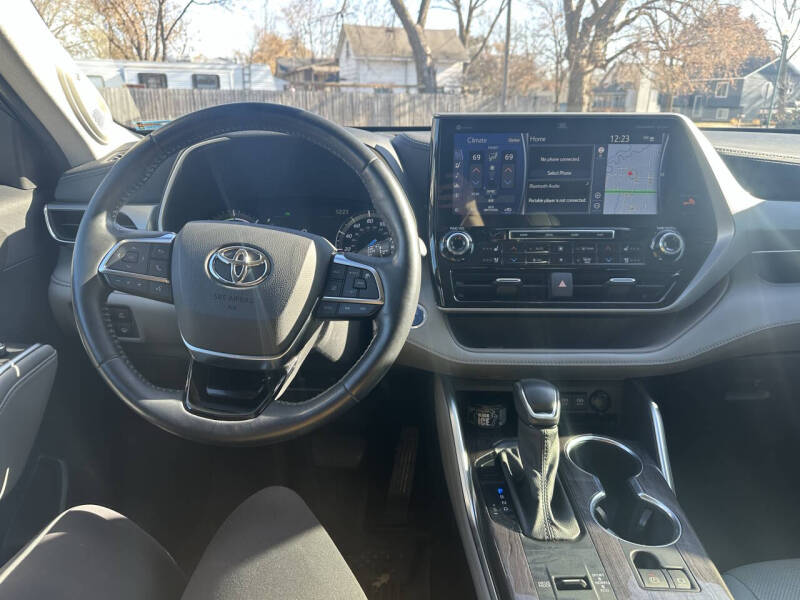 2021 Toyota Highlander Hybrid Platinum