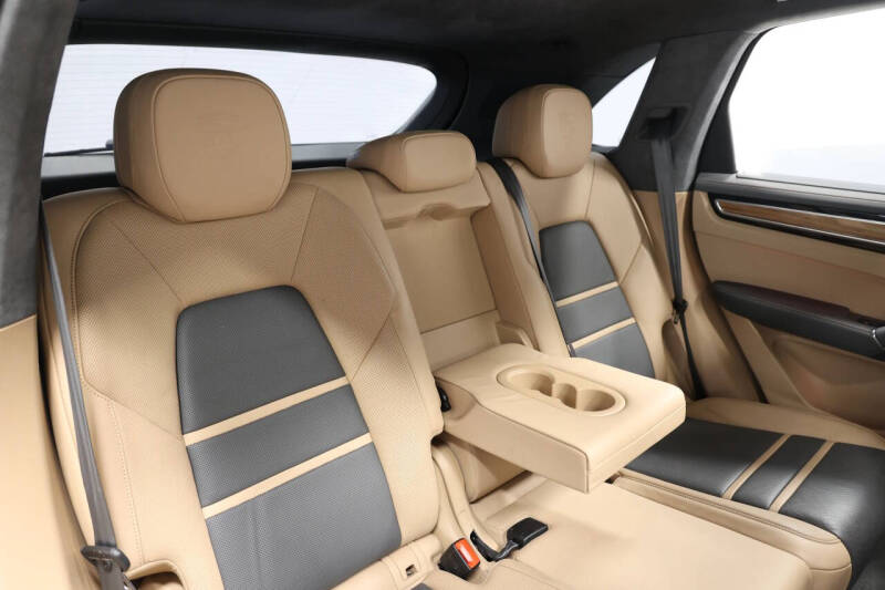 2021 Porsche Cayenne Turbo S E-Hybrid