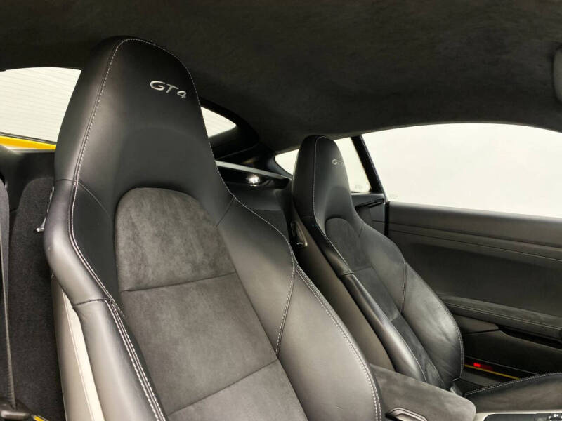 2016 Porsche Cayman GT4