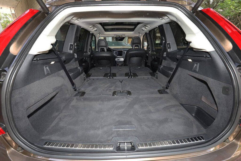 2016 Volvo XC90 T6 Momentum