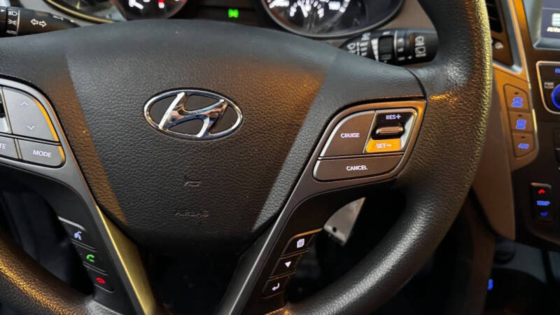 2017 Hyundai Santa Fe SE