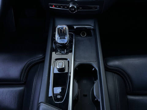 2022 Volvo XC60 B5 Inscription