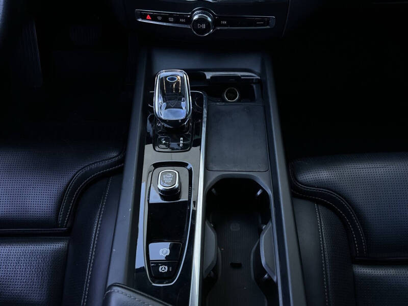 2022 Volvo XC60 B5 Inscription