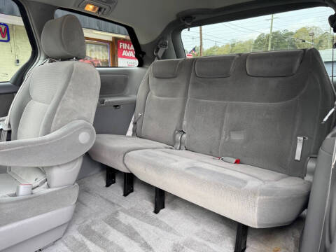 2005 Toyota Sienna LE 7 Passenger