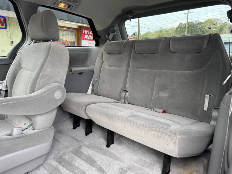 2005 Toyota Sienna LE 7 Passenger