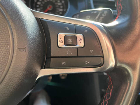 2017 Volkswagen Golf GTI Sport