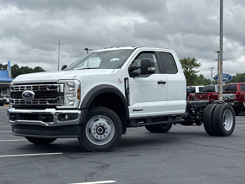2025 Ford F-450 Super Duty Chassis Cab XL's photo
