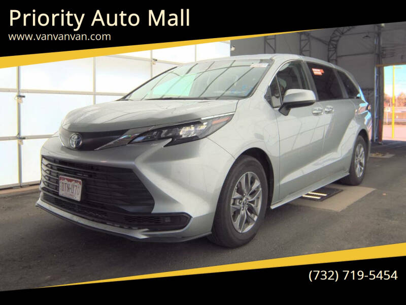 2024 Toyota Sienna LE 8-Passenger