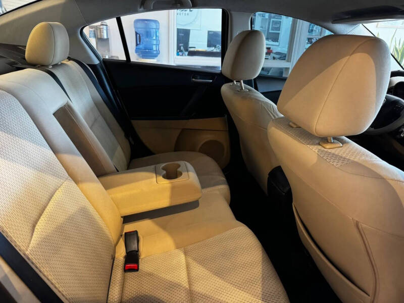 2010 Mazda MAZDA3 i Touring
