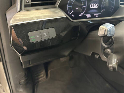 2021 Audi e-tron quattro Premium