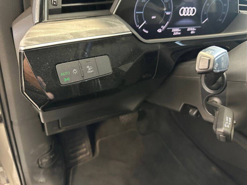 2021 Audi e-tron quattro Premium