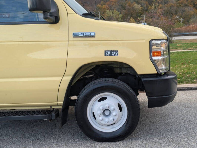 2019 Ford E-Series E-450 SD