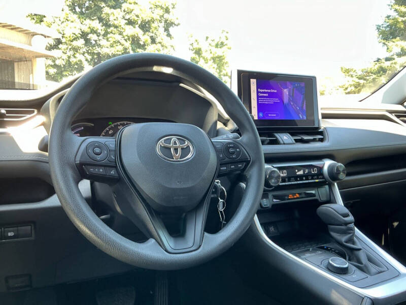 2025 Toyota RAV4 Hybrid LE