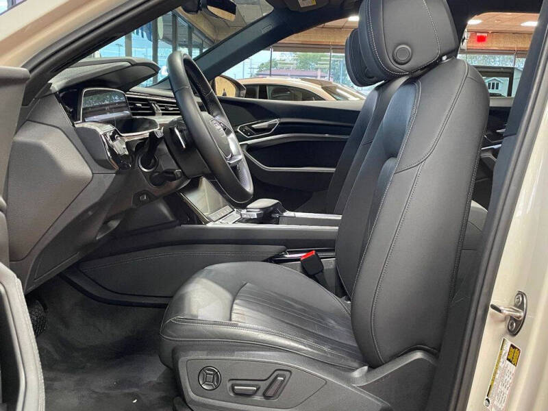 2022 Audi e-tron quattro Premium