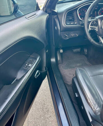 2017 Dodge Challenger SXT Plus