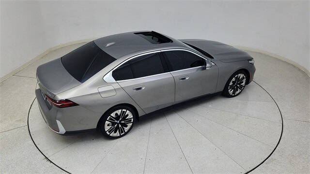 2025 BMW 5 Series 530i xDrive