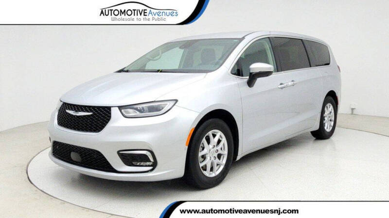 2023 Chrysler Pacifica Touring L