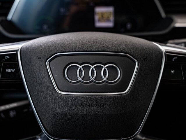 2022 Audi e-tron quattro Premium