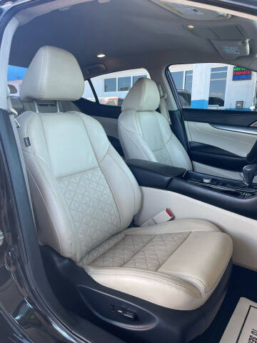 2016 Nissan Maxima for sale at HCC AUTO SALES INC in Sarasota FL