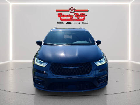 2024 Chrysler Pacifica Plug-In Hybrid Select