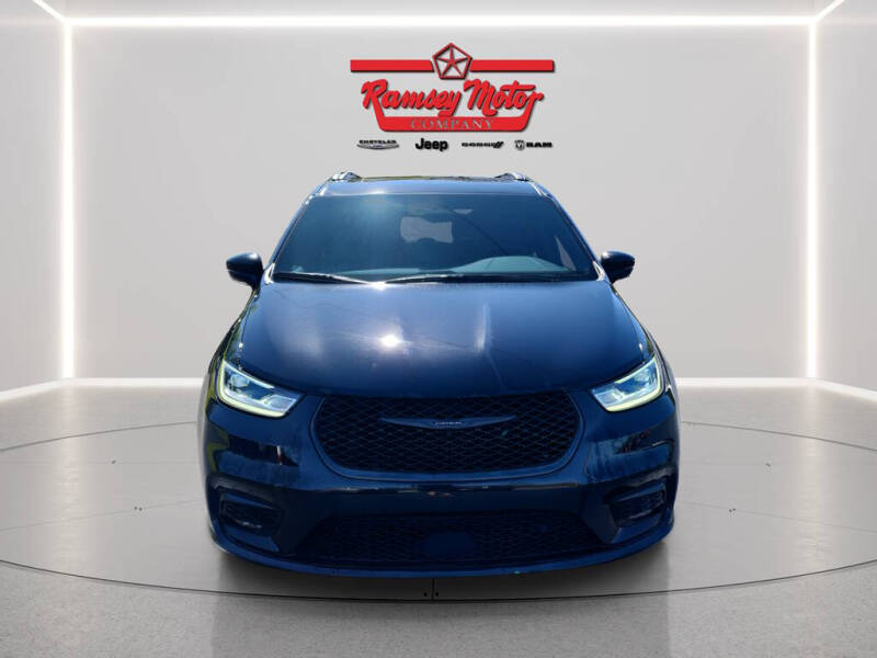 2024 Chrysler Pacifica Plug-In Hybrid Select