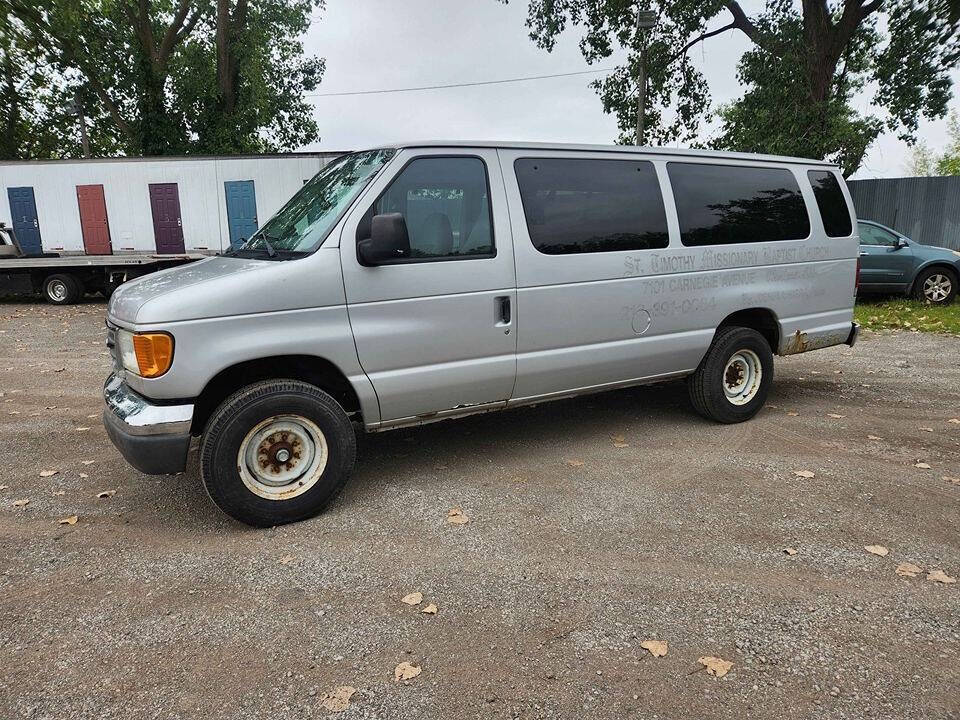 2005 Ford E-Series for sale at Sara Auto Mall, LLC in Cleveland, OH