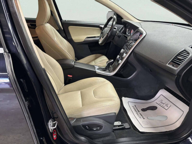 2016 Volvo XC60 T6 Drive-E