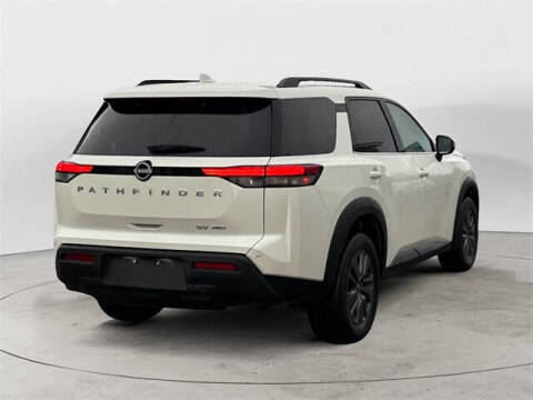 2024 Nissan Pathfinder SV