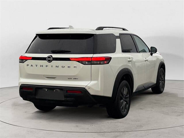 2024 Nissan Pathfinder SV
