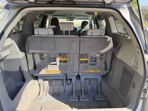 2013 Toyota Sienna LE 8-Passenger