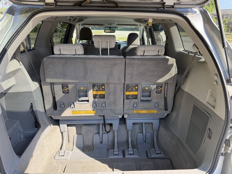 2013 Toyota Sienna LE 8-Passenger