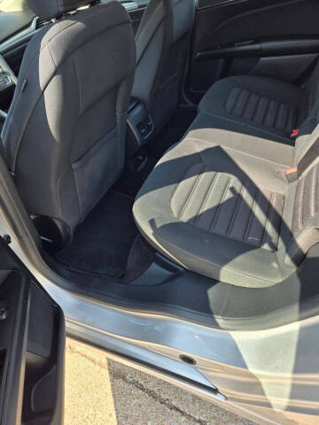 2017 Ford Fusion SE