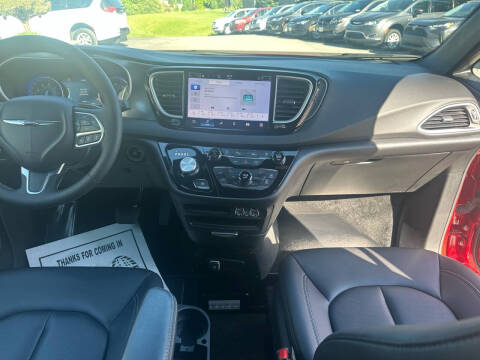 2025 Chrysler Pacifica Select
