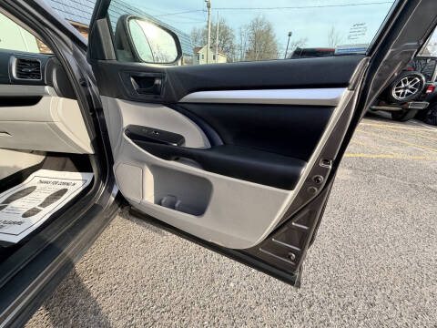 2015 Toyota Highlander LE