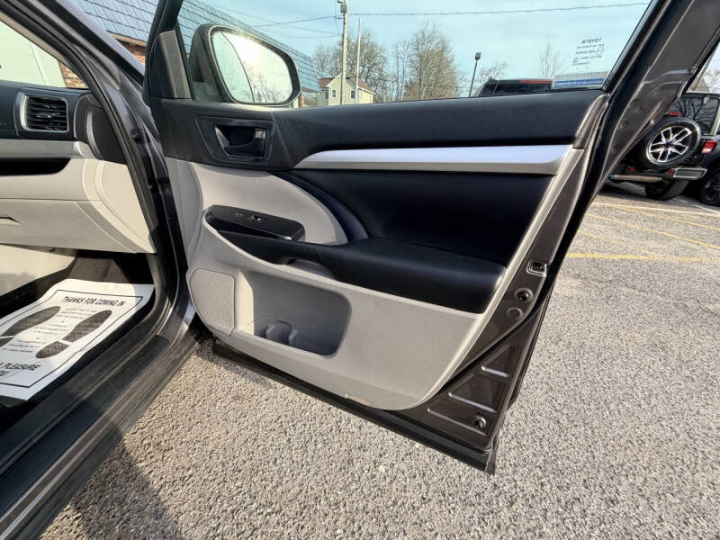2015 Toyota Highlander LE
