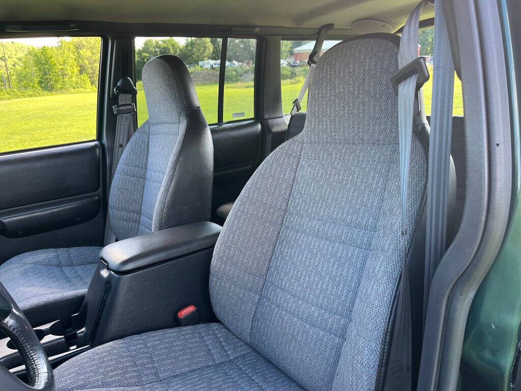 2001 Jeep Cherokee 35
