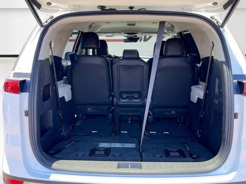 2024 Kia Carnival EX