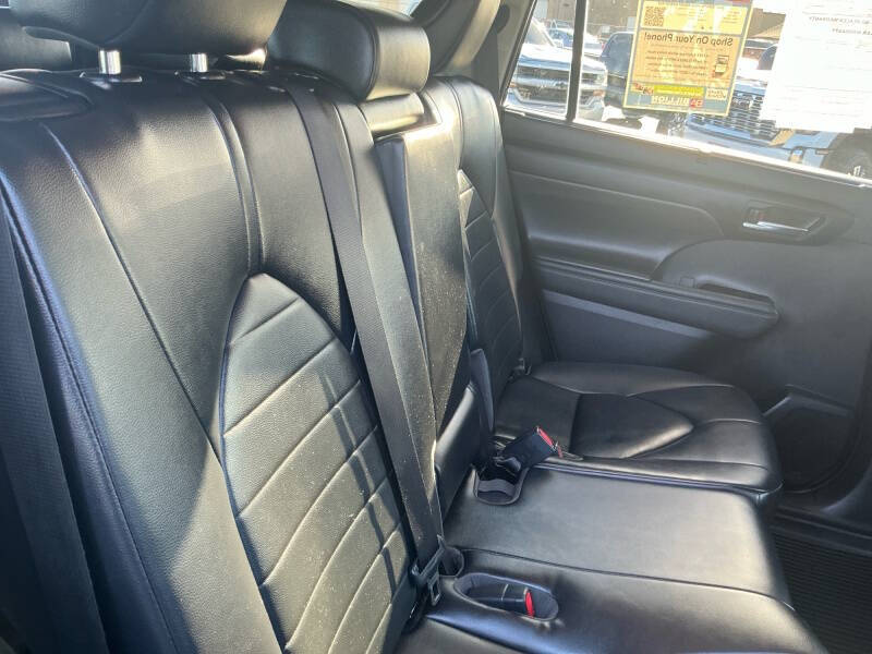 2023 Toyota Highlander Hybrid XLE