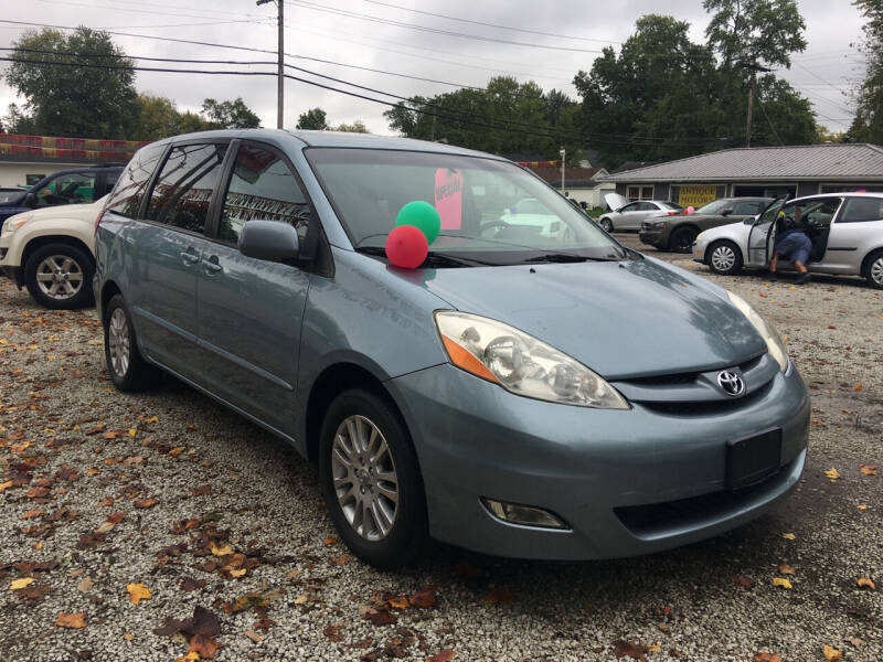 2007 Toyota Sienna for sale at Antique Motors in Plymouth IN