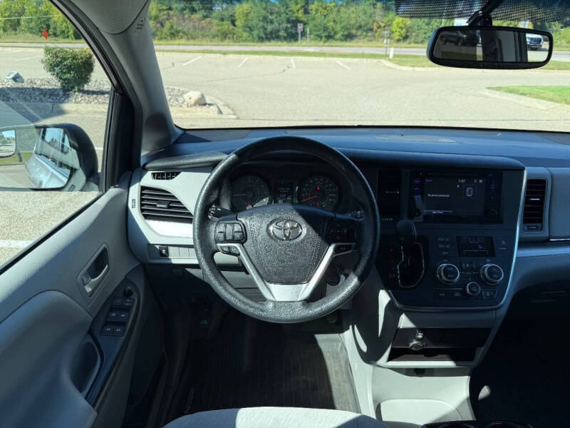 2017 Toyota Sienna LE 8-Passenger