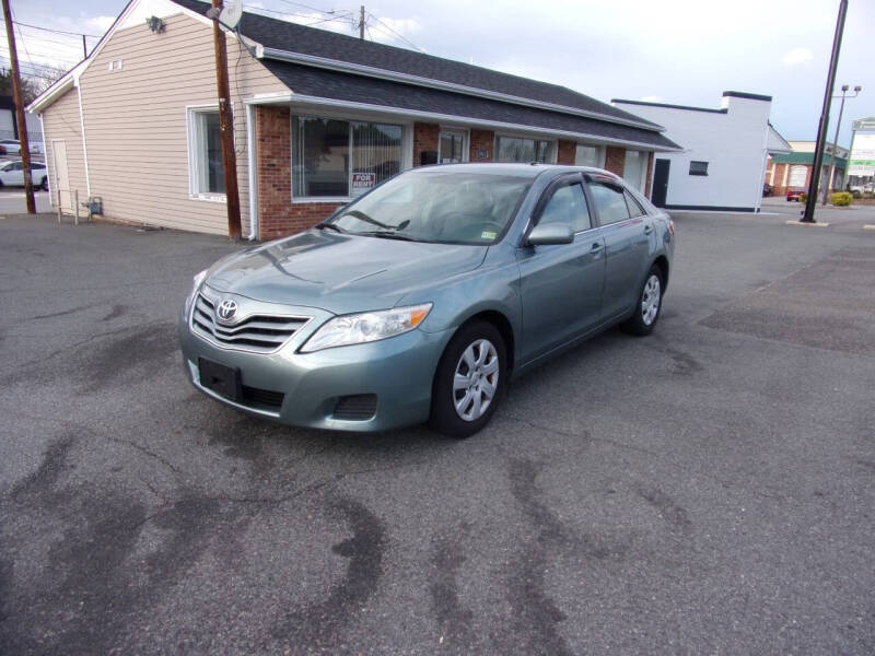 2010 Toyota Camry LE photo 2