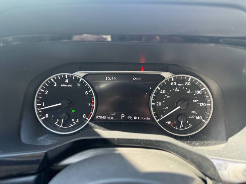 2022 Nissan Pathfinder SL