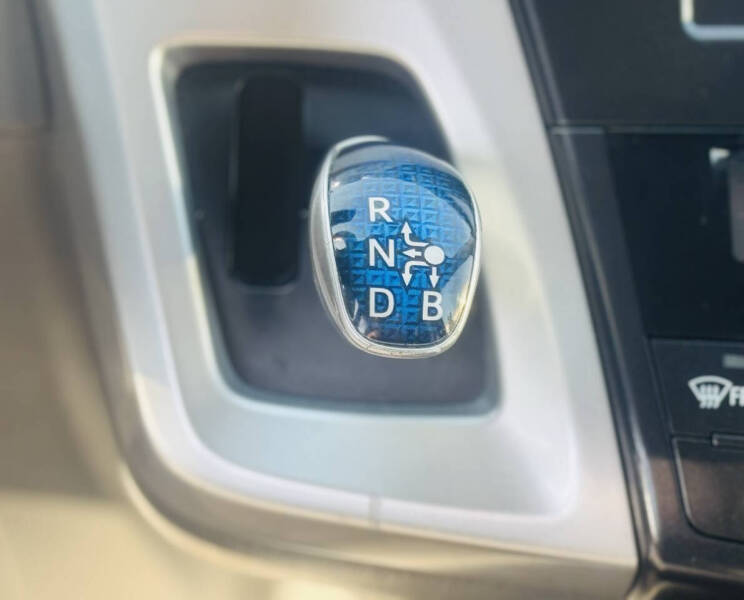 2014 Toyota Prius v Two