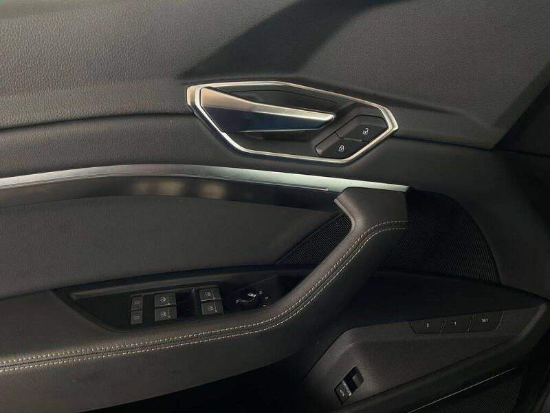 2019 Audi e-tron quattro Premium Plus